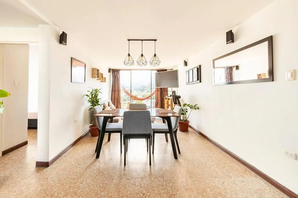 Apartamento En Cali, Miraflores Vista Panoramica Y Ubicacion Central Colombia